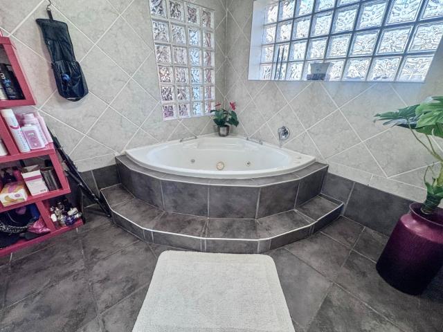 4 Bedroom House For Sale in Goldwater