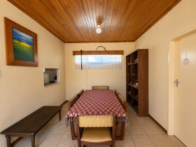 4 Bedroom House For Sale in Golf View