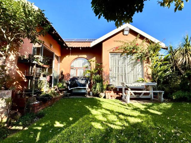 4 Bedroom House For Sale in Garsfontein