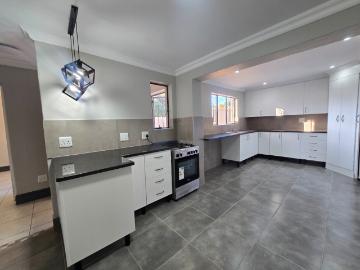 4 Bedroom House For Sale in Garsfontein