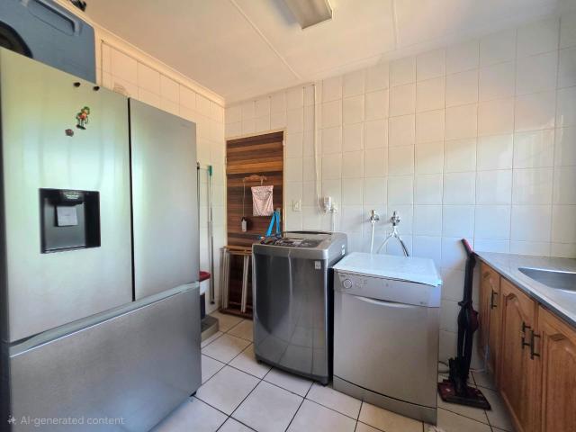 4 Bedroom House For Sale in Geelhoutpark