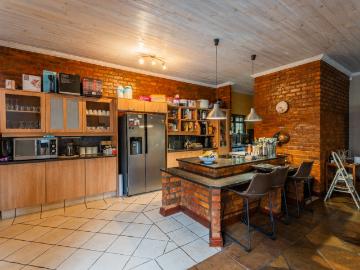 4 Bedroom House For Sale in Glen Barrie