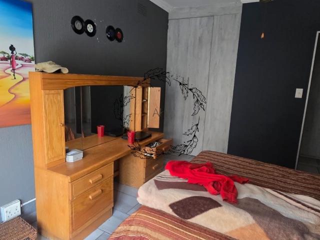 4 Bedroom House For Sale in Glen Marais