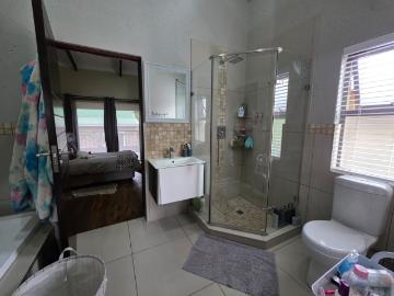 4 Bedroom House For Sale in Glen Marais