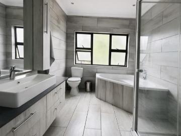 4 Bedroom House For Sale in Glen Marais