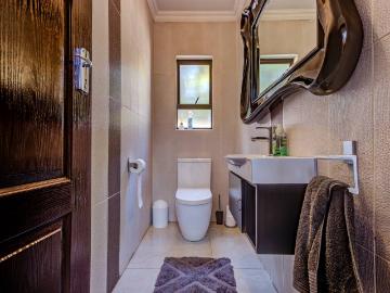 4 Bedroom House For Sale in Glen Marais