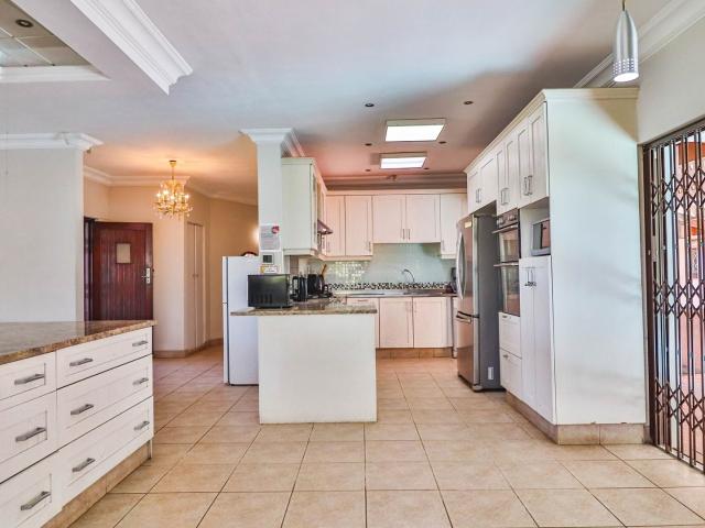 4 Bedroom House For Sale in Glenmore