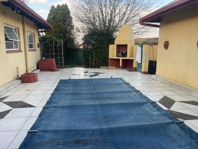 4 Bedroom House For Sale in Glenanda