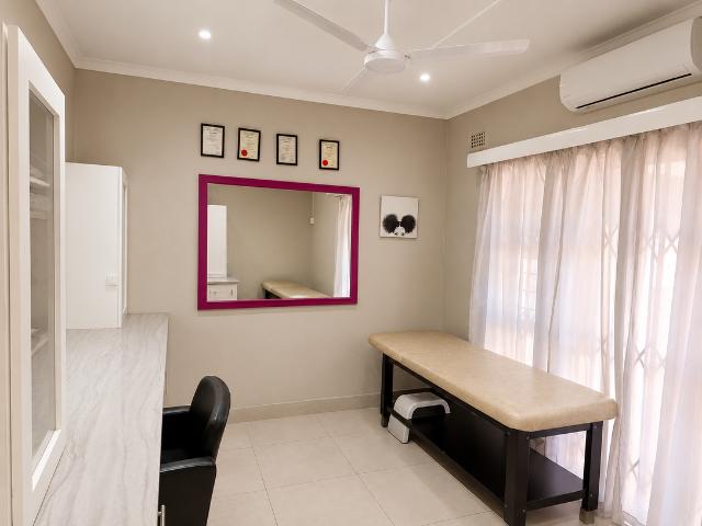4 Bedroom House For Sale in Glenashley