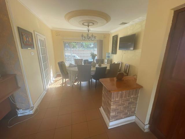 4 Bedroom House For Sale in Glenashley