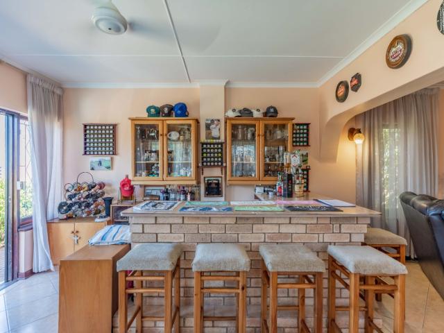 4 Bedroom House For Sale in Glenashley