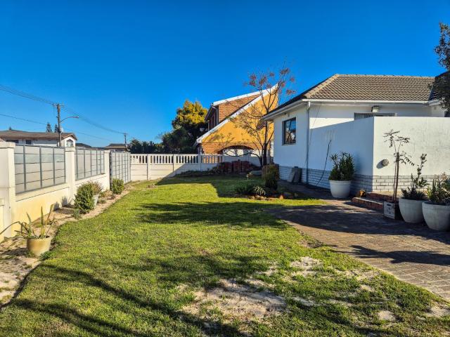 4 Bedroom House For Sale in Glenhaven