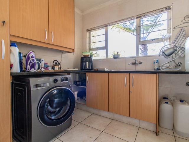 4 Bedroom House For Sale in Glenvista
