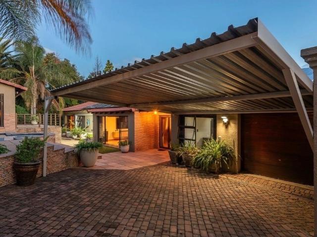 4 Bedroom House For Sale in Glenvista