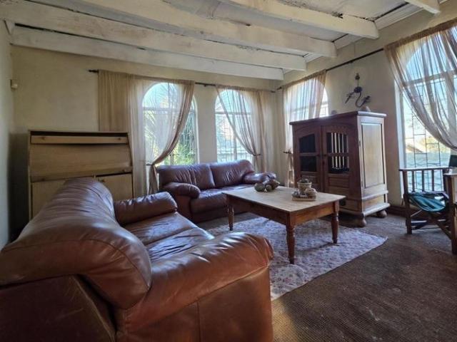 4 Bedroom House For Sale in Glenvista