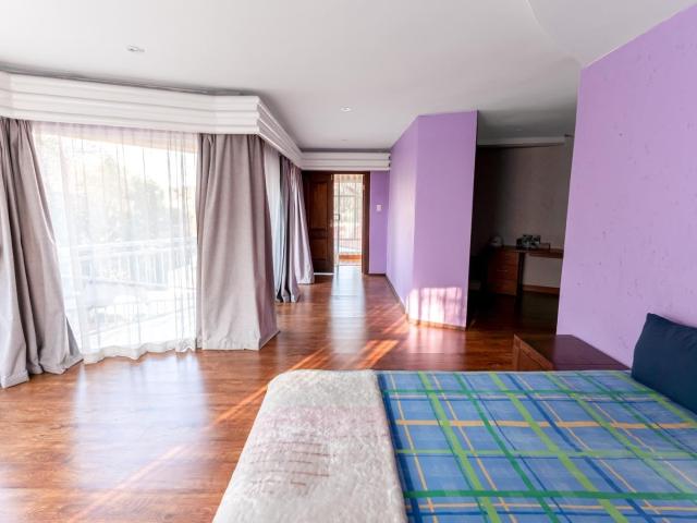 4 Bedroom House For Sale in Glenvista
