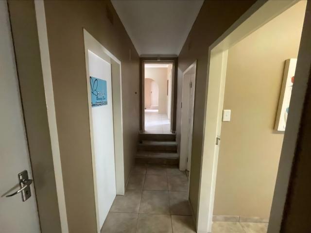 4 Bedroom House For Sale in Glenvista