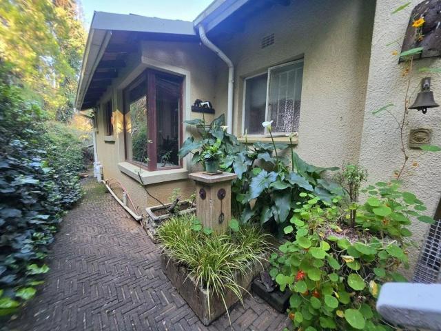 4 Bedroom House For Sale in Glenvista