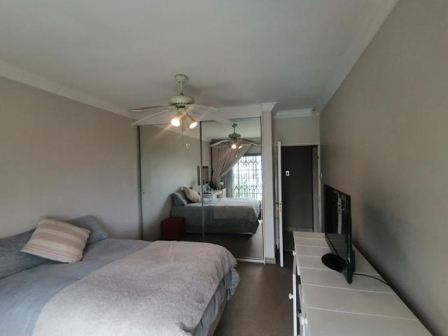 4 Bedroom House For Sale in Glenvista