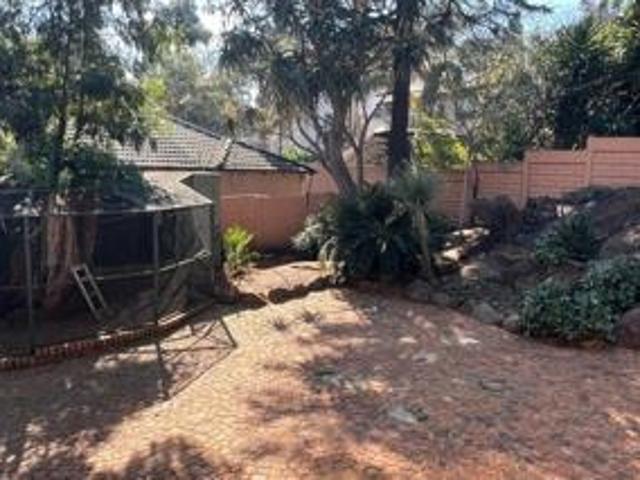 4 Bedroom House For Sale in Glenvista