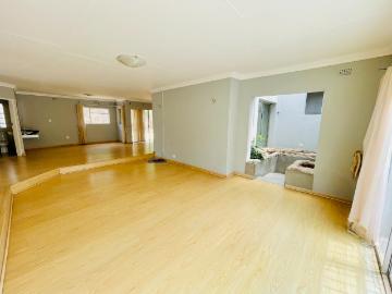 4 Bedroom House For Sale in Glenvista
