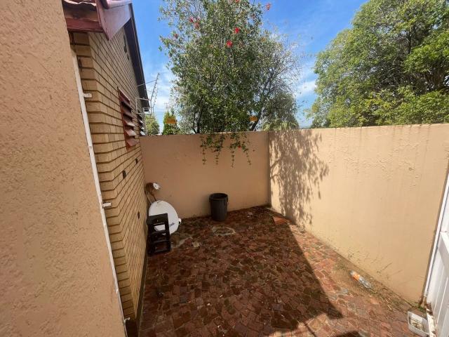 4 Bedroom House For Sale in Glenvista