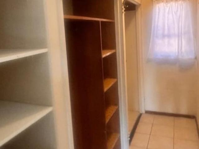 4 Bedroom House For Sale in Glenvista