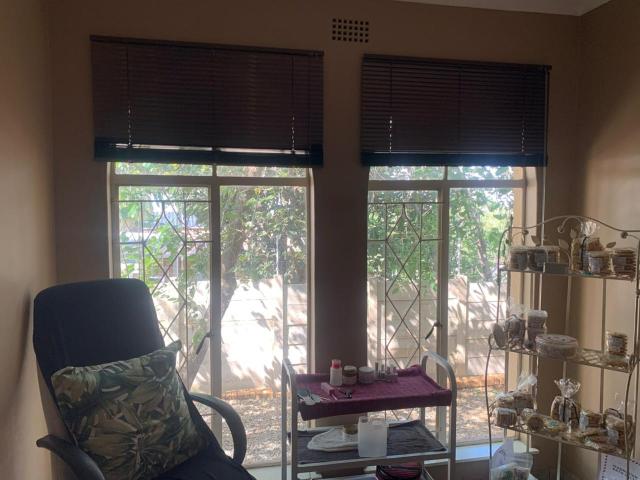 4 Bedroom House For Sale in Glenvista