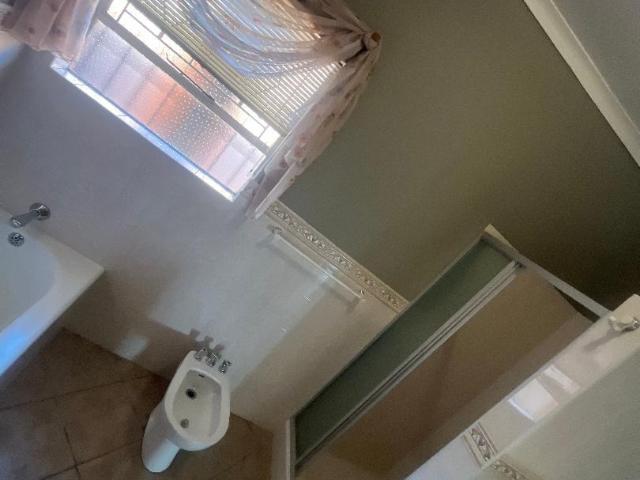 4 Bedroom House For Sale in Glenvista