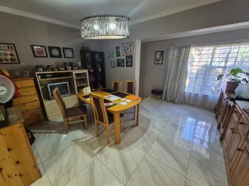 4 Bedroom House For Sale in Glenvista