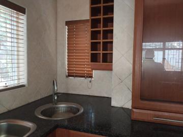 4 Bedroom House For Sale in Glenvista