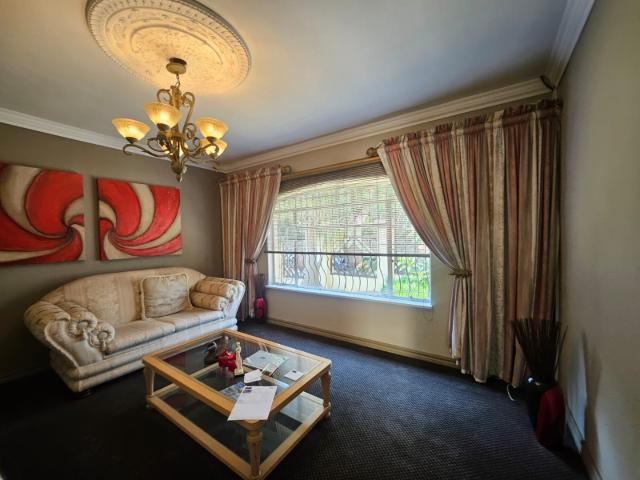 4 Bedroom House For Sale in Glenvista