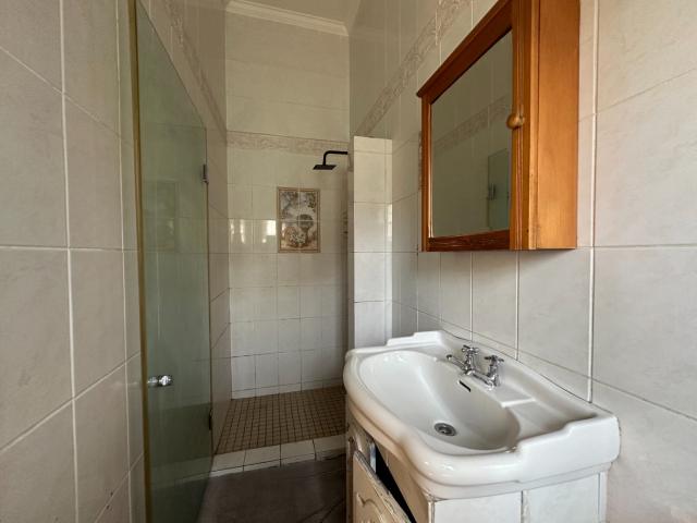 4 Bedroom House For Sale in Glenwood
