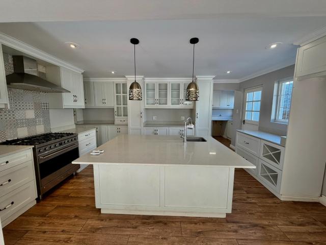 4 Bedroom House For Sale in Glenwood