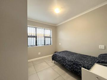4 Bedroom House For Sale in Grassy Park