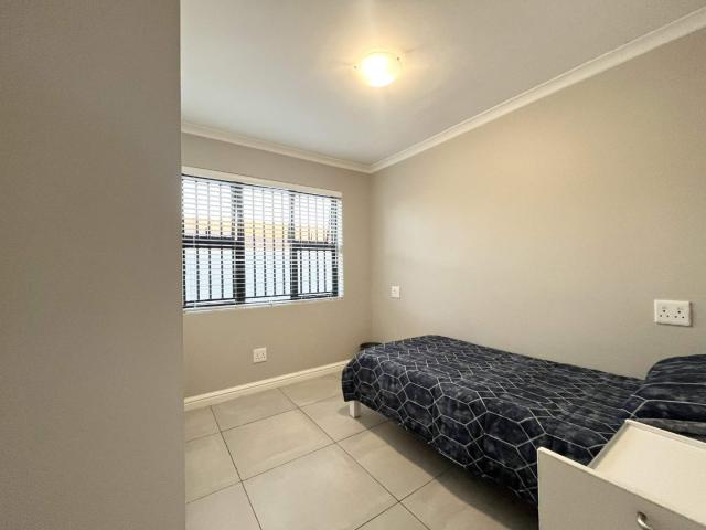 4 Bedroom House For Sale in Grassy Park