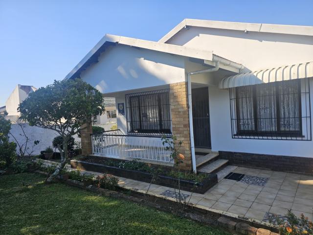 4 Bedroom House For Sale in Greenwood Park