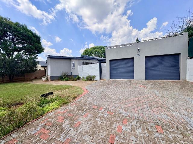 4 Bedroom House For Sale in Greenhills