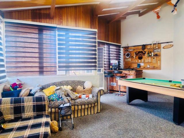 4 Bedroom House For Sale in Greenhills