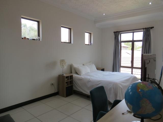4 Bedroom House For Sale in Greenstone Hill