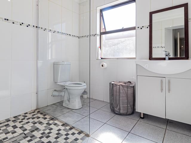 4 Bedroom House For Sale in Greenstone Hill