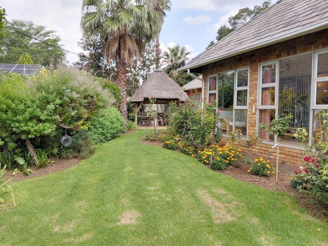 4 Bedroom House For Sale in Dowerglen Ext 2