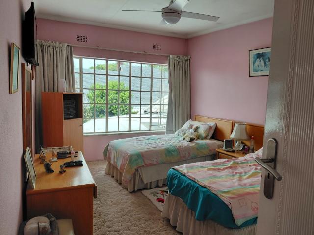 4 Bedroom House For Sale in Dowerglen Ext 2