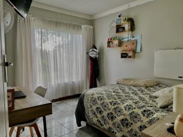 4 Bedroom House For Sale in Doornpoort