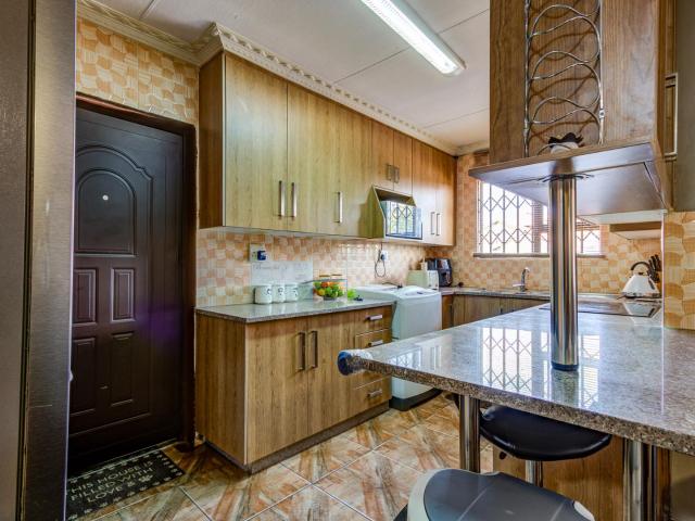 4 Bedroom House For Sale in Dawn Park