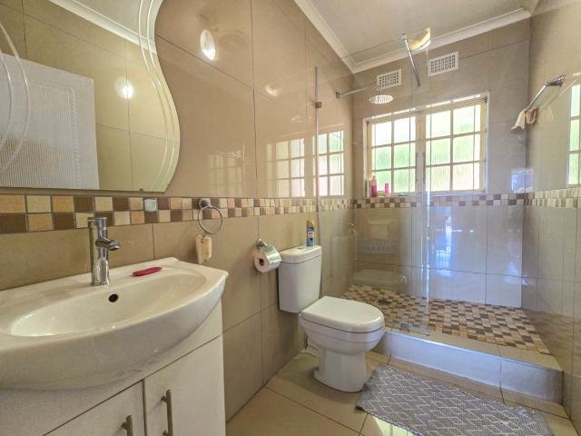 4 Bedroom House For Sale in Dawncliffe