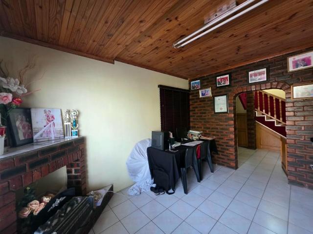 4 Bedroom House For Sale in Dawncrest