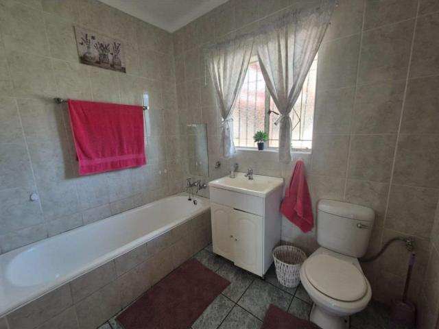 4 Bedroom House For Sale in Dal Fouche