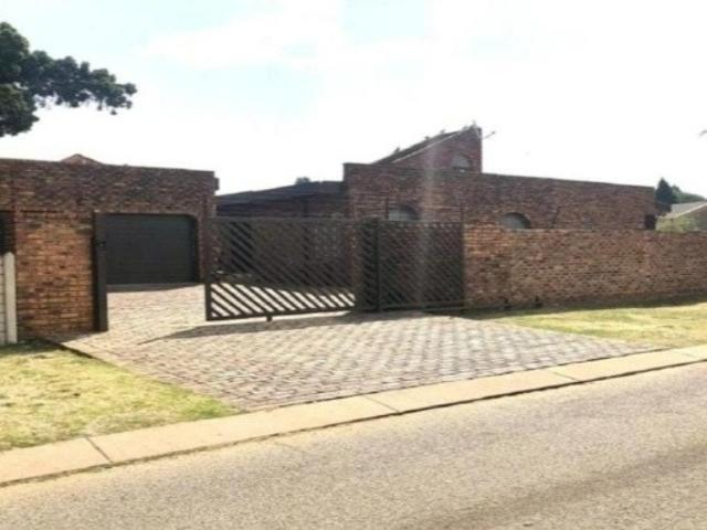 4 Bedroom House For Sale in Dalpark Ext 11