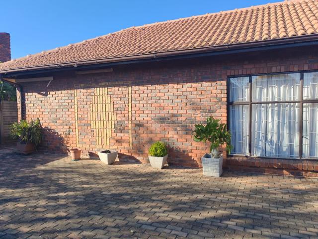 4 Bedroom House For Sale in Dersley